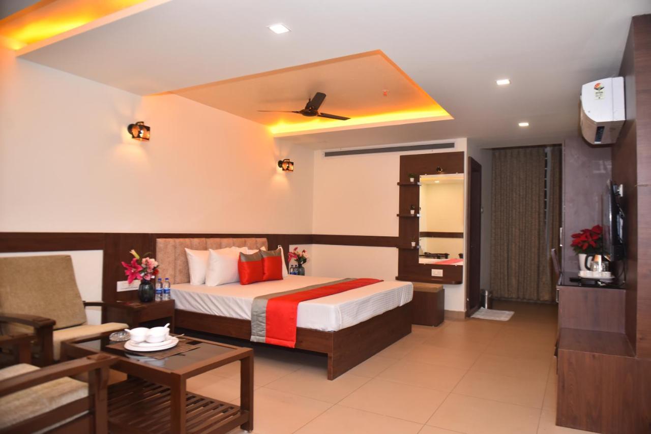 M R Residency Dharwad. Apartment Екстериор снимка
